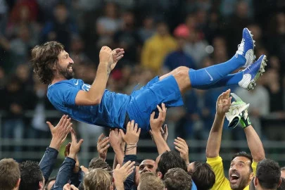 Pirlo in festa.webp